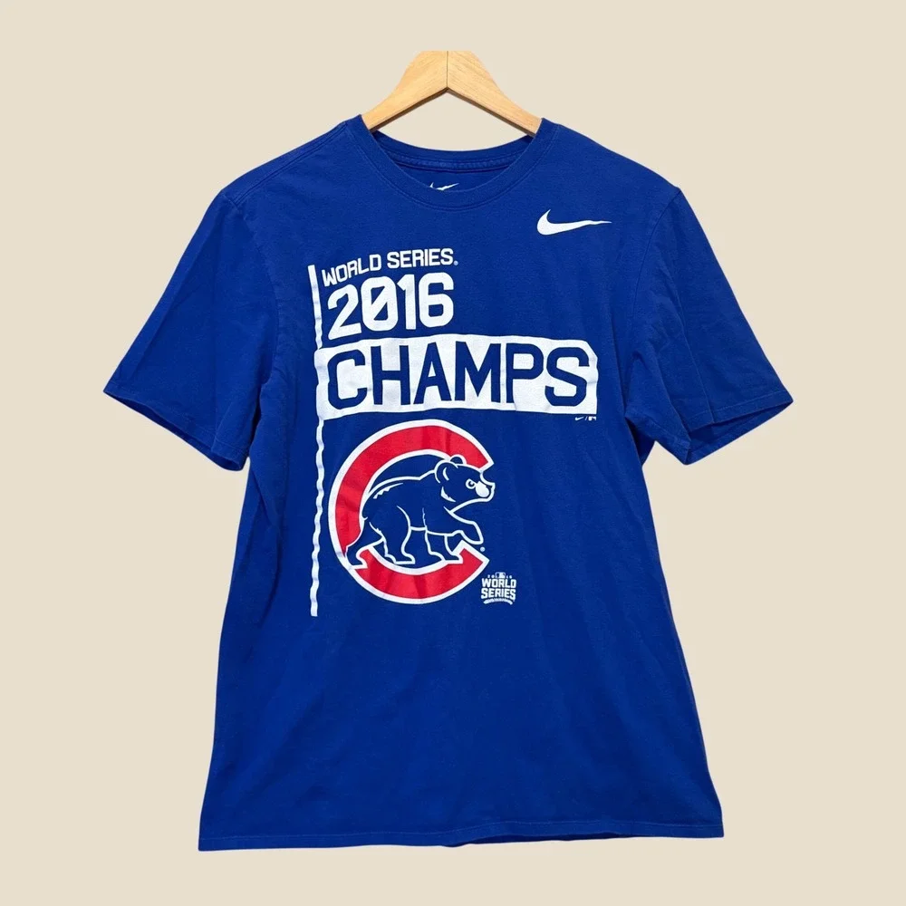 Nike T-Shirt Mens M Chicago Cubs 2016 World Series Champions Souvenir Old School